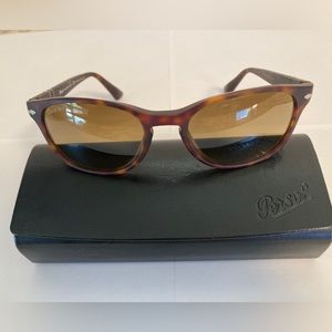 Persol Men’s Tortoise Brown Sunglasses Polorized Photo CH